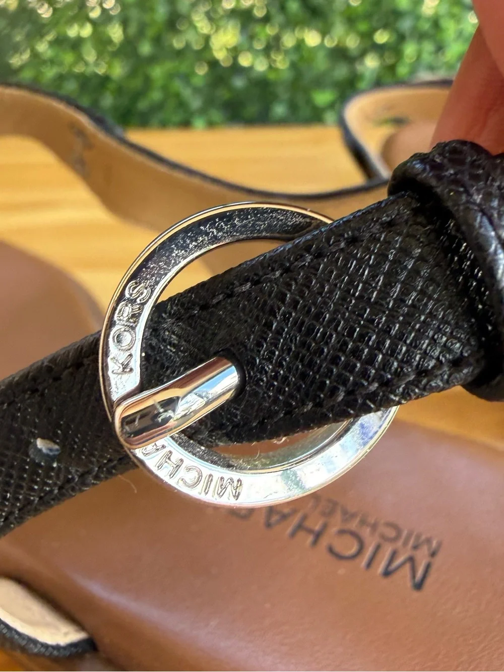 Michael Kors MK Plate Black Leather T-Strap Thong Sandals Women’s Size 7M
